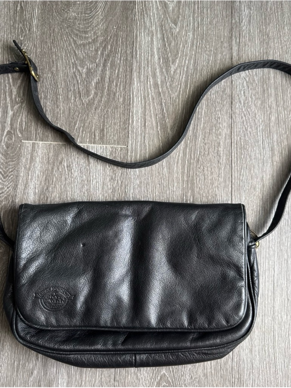 Black Genuine Leather Stone Mountain purse
